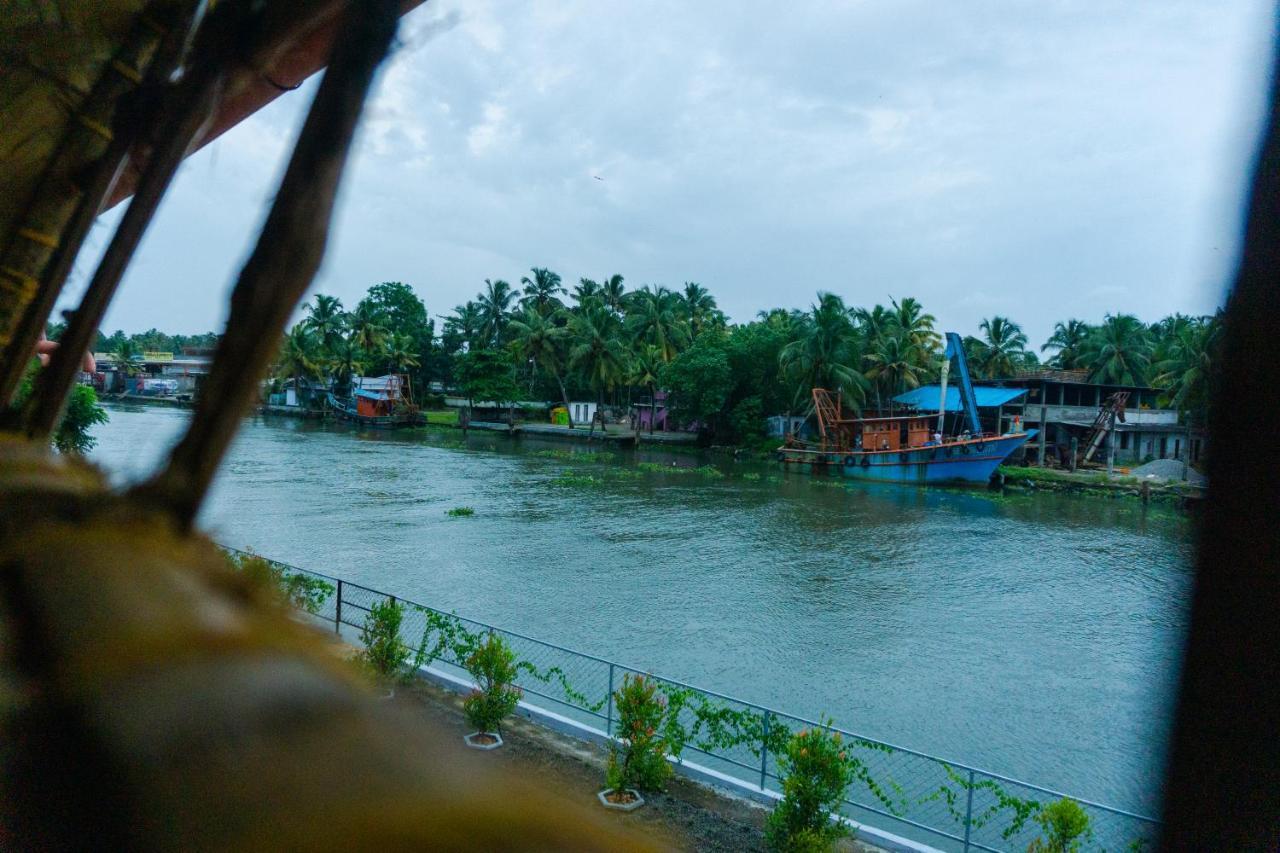 Canalview Private Cottage Azhikkal Ayiram Thengu Panmana Esterno foto