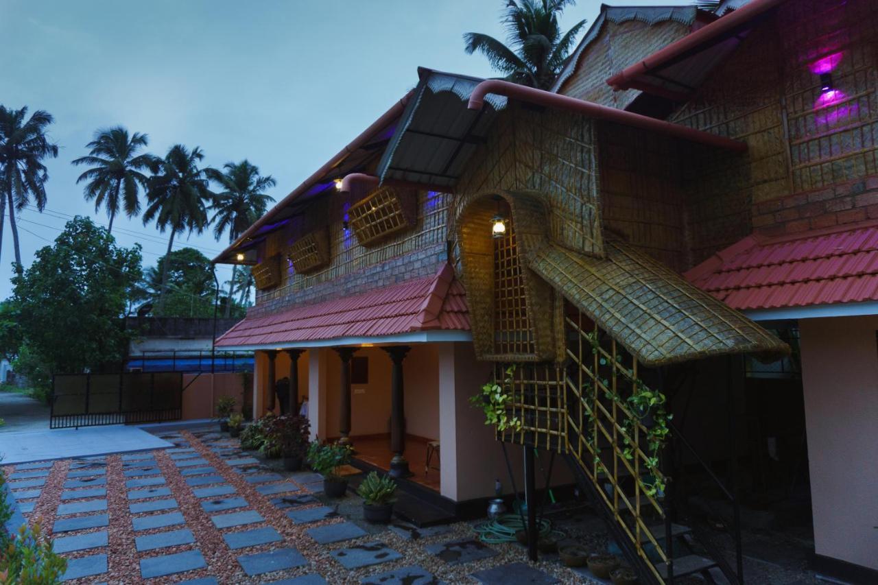 Canalview Private Cottage Azhikkal Ayiram Thengu Panmana Esterno foto