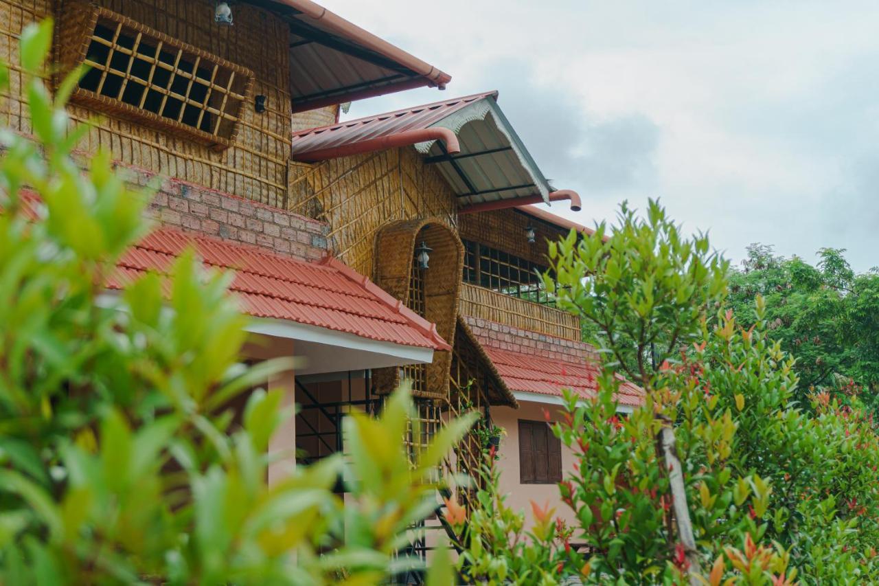 Canalview Private Cottage Azhikkal Ayiram Thengu Panmana Esterno foto