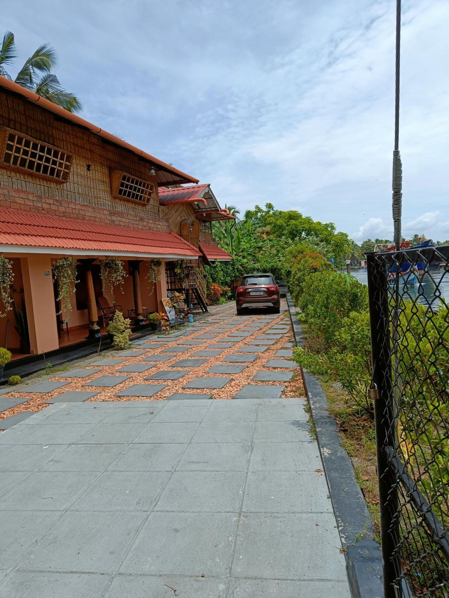 Canalview Private Cottage Azhikkal Ayiram Thengu Panmana Esterno foto